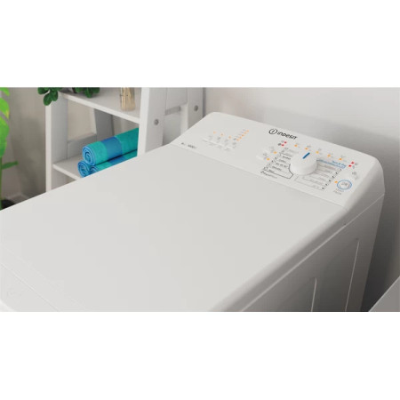 INDESIT | Washing machine | BTW L60400 EE/N | Energy efficiency class C | Top loading | Washing capacity 6 kg | 951 RPM | Depth 