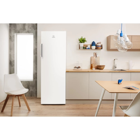 INDESIT | Refrigerator | SI6 2 W | Energy efficiency class E | Free standing | Larder | Height 167 cm | Fridge net capacity 323 