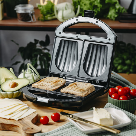 Adler Sandwich Maker | AD 3069 | 750 W | Number of plates 1 | Black