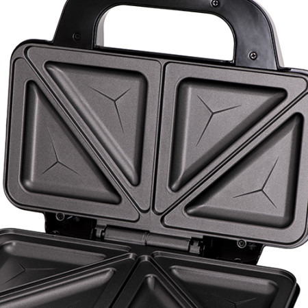 Adler | Sandwich maker | AD 3043 | 900 W | Number of plates 1 | Number of pastry 2 | Black