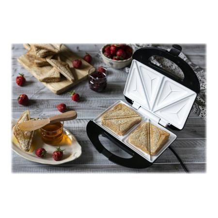 Camry | Sandwich maker | CR 3018 | 850 W | Number of plates 1 | Number of pastry 2 | Ceramic coating | Black